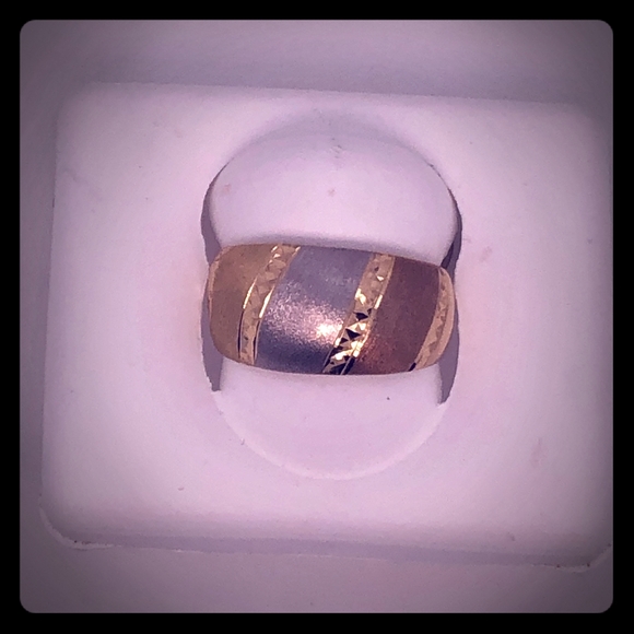 Ladies Sz. 7.25 14 kt. Tri-Gold Matte Ring